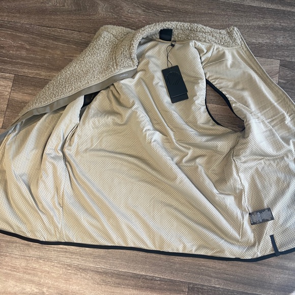 Motion Vest - Picture 3 of 7